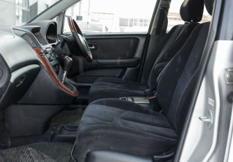 Подержанный автомобиль Toyota Harrier 2002 года (17 фото)