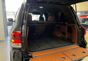 Подержанный автомобиль Toyota Land Cruiser Suv 2014 года (16 фото)