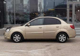 Подержанный автомобиль Kia Rio Sedan 2011 года (8 фото)