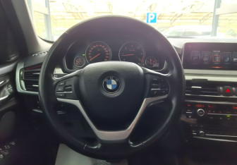 Подержанный автомобиль BMW X5 2017 года (9 фото)