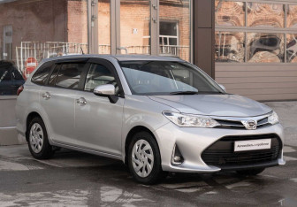 Подержанный автомобиль Toyota Corolla Wagon 2017 года (3 фото)