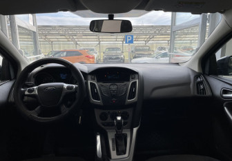 Подержанный автомобиль Ford Focus Hatchback 2013 года (10 фото)