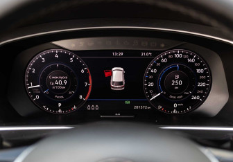 Подержанный автомобиль Volkswagen Tiguan 2018 года (13 фото)