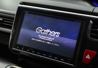 Подержанный автомобиль Honda Stepwgn 2016 года (14 фото)