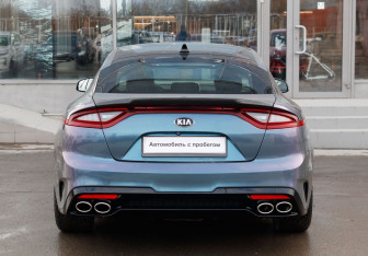 Подержанный автомобиль Kia Stinger 2018 года (6 фото)