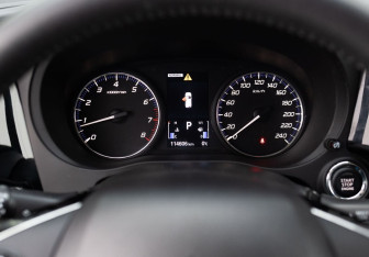 Подержанный автомобиль Mitsubishi Outlander 2019 года (13 фото)