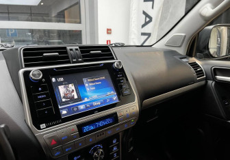 Подержанный автомобиль Toyota Land Cruiser Prado 2017 года (9 фото)