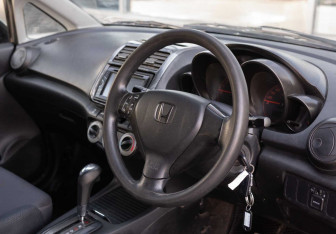 Подержанный автомобиль Honda Airwave 2007 года (11 фото)