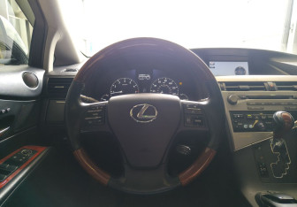 Подержанный автомобиль Lexus RX 2010 года (9 фото)