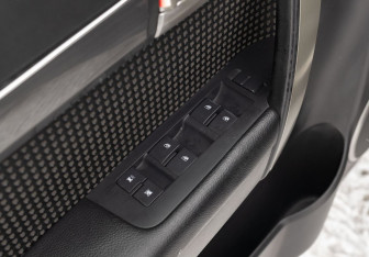 Подержанный автомобиль Chevrolet Captiva 2007 года (15 фото)