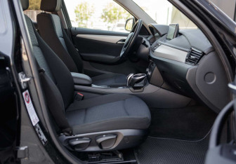 Подержанный автомобиль BMW X1 2013 года (20 фото)