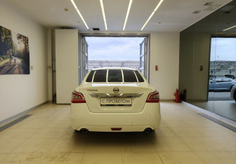 Подержанный автомобиль Nissan Teana 2014 года (5 фото)