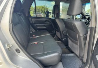 Подержанный автомобиль Honda CR-V 2002 года (11 фото)