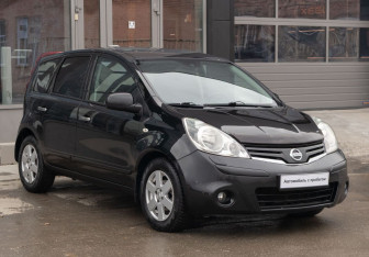 Подержанный автомобиль Nissan Note 2011 года (3 фото)