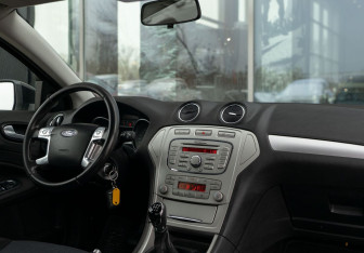 Подержанный автомобиль Ford Mondeo Sedan 2007 года (10 фото)