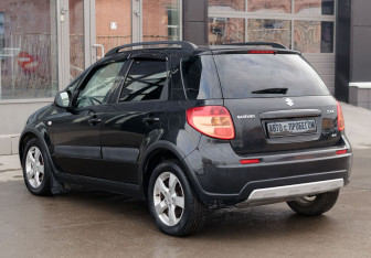 Подержанный автомобиль Suzuki SX4 Hatchback 2012 года (7 фото)