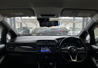 Подержанный автомобиль Nissan Leaf 2018 года (10 фото)