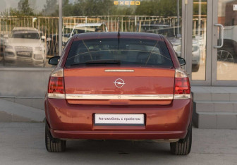 Подержанный автомобиль Opel Vectra Sedan 2006 года (6 фото)
