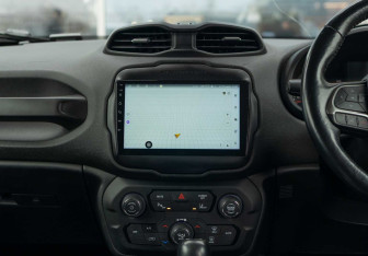 Подержанный автомобиль Jeep Renegade 2018 года (14 фото)