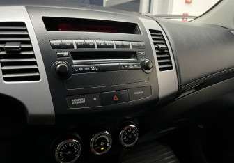 Подержанный автомобиль Mitsubishi Outlander 2012 года (12 фото)