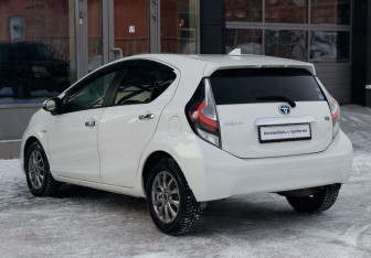 Подержанный автомобиль Toyota Aqua 2016 года (7 фото)