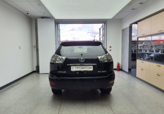 Подержанный автомобиль Lexus RX 2004 года (5 фото)