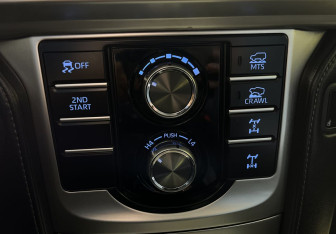Подержанный автомобиль Toyota Land Cruiser Prado 2019 года (13 фото)