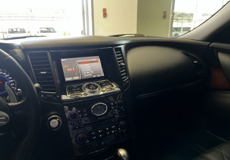 Подержанный автомобиль Infiniti FX 2010 года (11 фото)