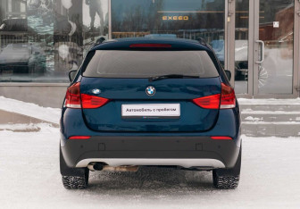 Подержанный автомобиль BMW X1 2011 года (6 фото)