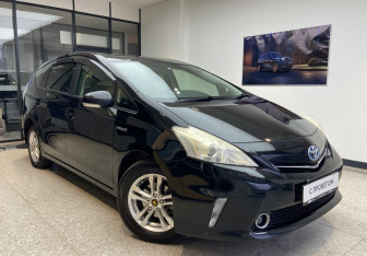 Подержанный автомобиль Toyota Prius Alpha 2011 года (4 фото)