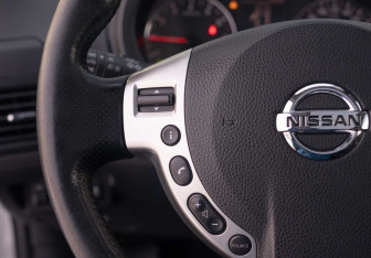 Подержанный автомобиль Nissan X-Trail 2013 года (12 фото)