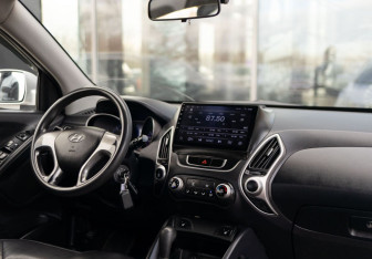 Подержанный автомобиль Hyundai Tucson 2010 года (10 фото)