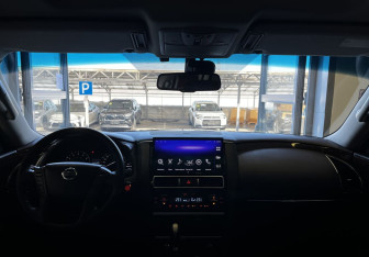 Подержанный автомобиль Nissan Patrol 2011 года (10 фото)