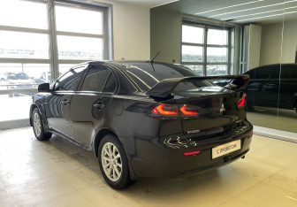 Подержанный автомобиль Mitsubishi Lancer Sedan 2013 года (7 фото)