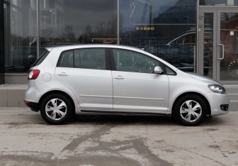 Подержанный автомобиль Volkswagen Golf Plus 2011 года (4 фото)