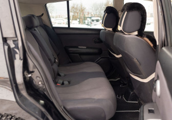 Подержанный автомобиль Nissan Tiida Hatchback 2008 года (18 фото)