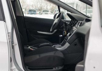 Подержанный автомобиль Peugeot 308 Hatchback 2011 года (17 фото)