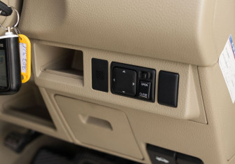 Подержанный автомобиль Nissan Tiida Hatchback 2005 года (16 фото)