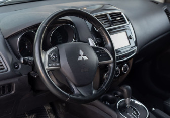 Подержанный автомобиль Mitsubishi ASX 2014 года (11 фото)