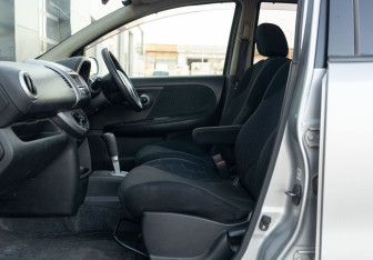 Подержанный автомобиль Nissan Note 2008 года (19 фото)