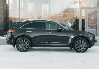 Подержанный автомобиль Infiniti FX 2010 года (4 фото)