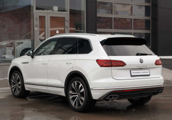 Подержанный автомобиль Volkswagen Touareg 2021 года (7 фото)