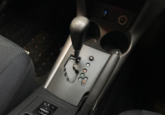 Подержанный автомобиль Toyota RAV4 2006 года (8 фото)