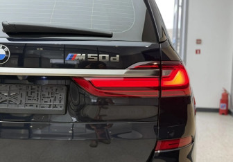 Подержанный автомобиль BMW X7 2019 года (11 фото)
