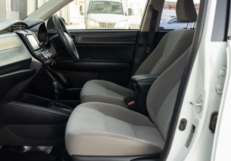 Подержанный автомобиль Toyota Corolla Sedan 2015 года (18 фото)