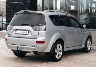 Подержанный автомобиль Mitsubishi Outlander 2008 года (5 фото)