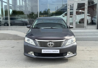Подержанный автомобиль Toyota Camry Sedan 2013 года (2 фото)