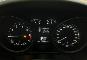 Подержанный автомобиль Toyota Land Cruiser Suv 2012 года (11 фото)