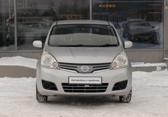 Подержанный автомобиль Nissan Note 2012 года (2 фото)