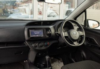 Подержанный автомобиль Toyota Vitz 2019 года (10 фото)
